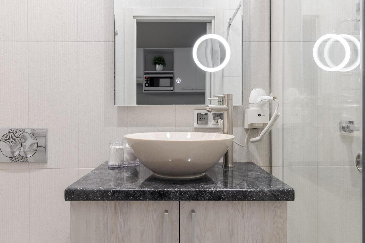 Luxury Flat In Downtown 2 Apartamento Lviv Exterior foto