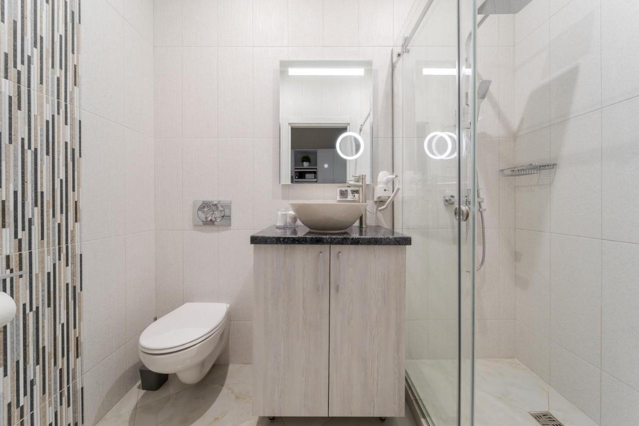 Luxury Flat In Downtown 2 Apartamento Lviv Exterior foto