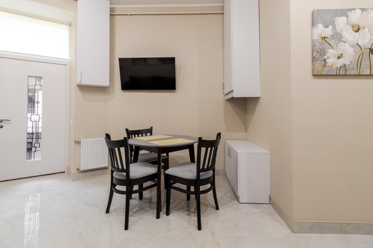 Luxury Flat In Downtown 2 Apartamento Lviv Exterior foto