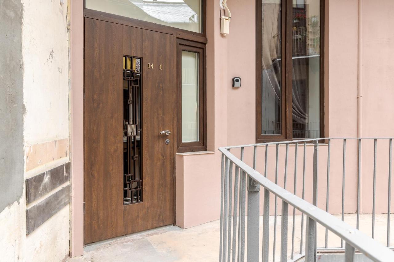 Luxury Flat In Downtown 2 Apartamento Lviv Exterior foto